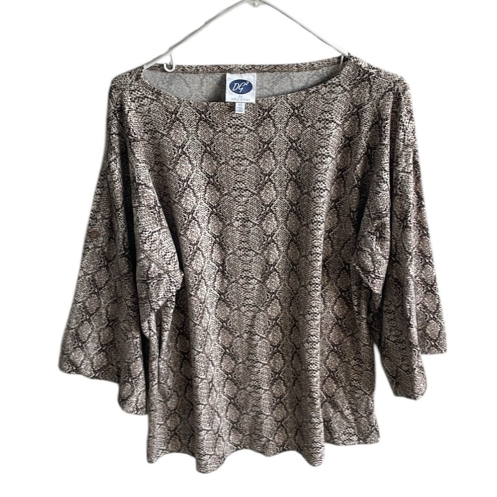 DIANE GILMAN WOMEN’S SNAKE SKIN PRINT  3/4 TAB SLEEVE TOP WITH WIDE ARMS SIZE XS